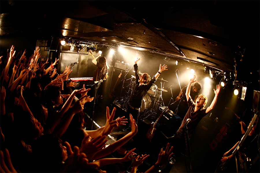 Trash We’d Love Tour 2009